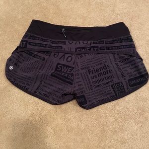 Lululemon Size 6 Short Lulu print